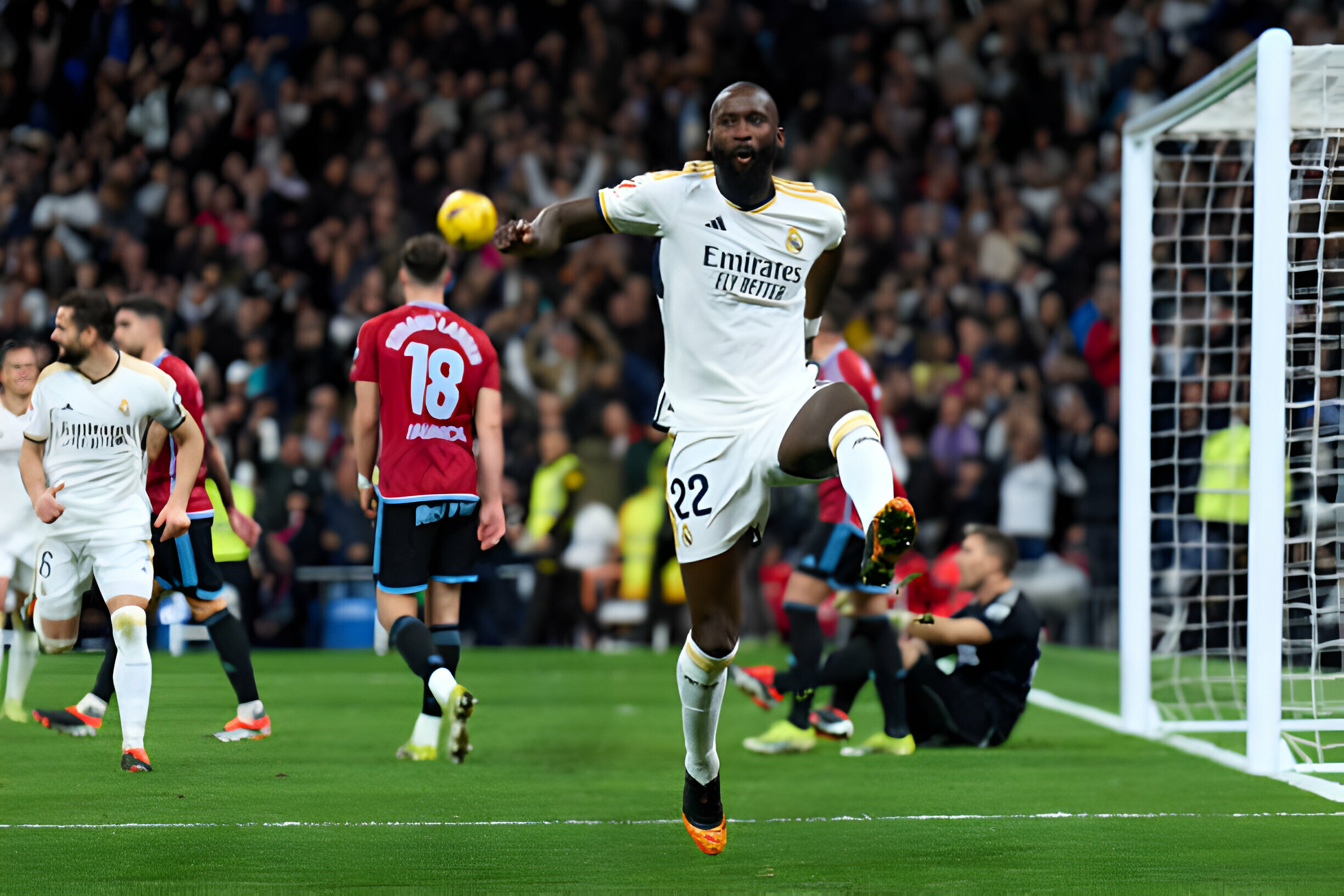 VIDEO : BUUT ! Rudiger fait le break pour le Real Madrid sur une bonne tête !