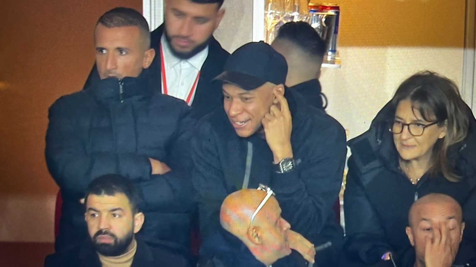 Mbappé dans les tribunes à la mi-temps de Monaco - PSG, voici la raison : "On lui a dit…"
