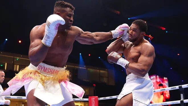 Boxe : La réaction surprenante d'Anthony Joshua après avoir éteint Ngannou au 2e round