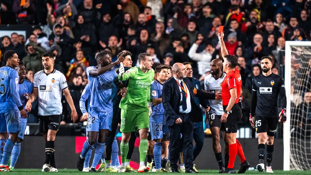 Scandale à Valence contre le Real Madrid, une lourde sanction tombe sur l'arbitre