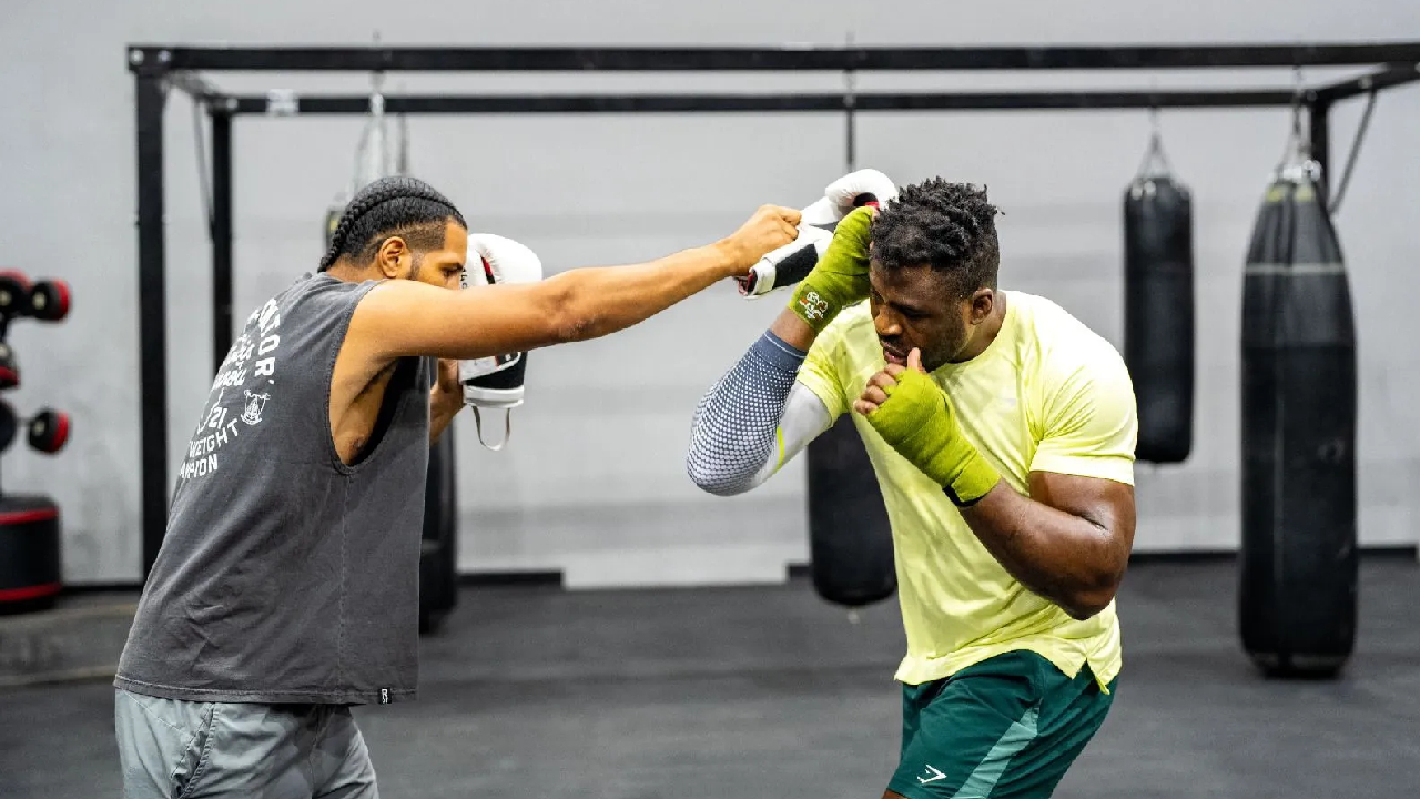 Le coach de Francis Ngannou lâche des aveux après Joshua : "On nous a dit de venir à 5 heures…"