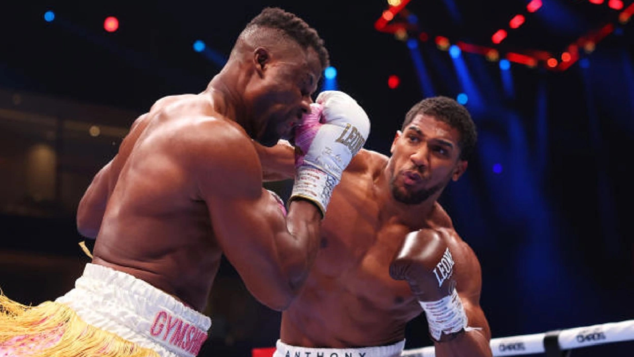 Martin Bakole recadre Anthony Joshua après son gros KO sur Ngannou : "Fais ça contre le..."