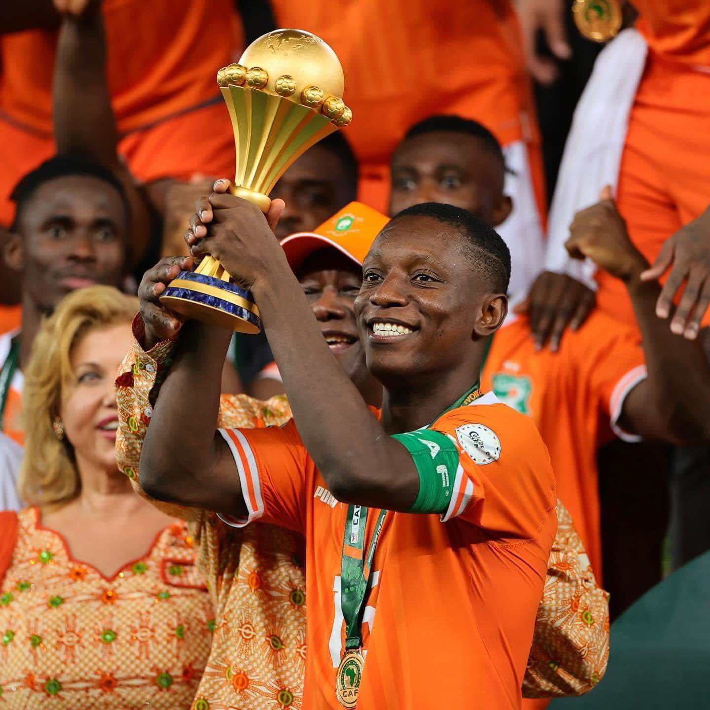 Max Alain Gradel, icône du football ivoirien, explique les raisons de sa retraite internationale après la victoire à la CAN 2023. Départ au sommet et confiance en la nouvelle génération.