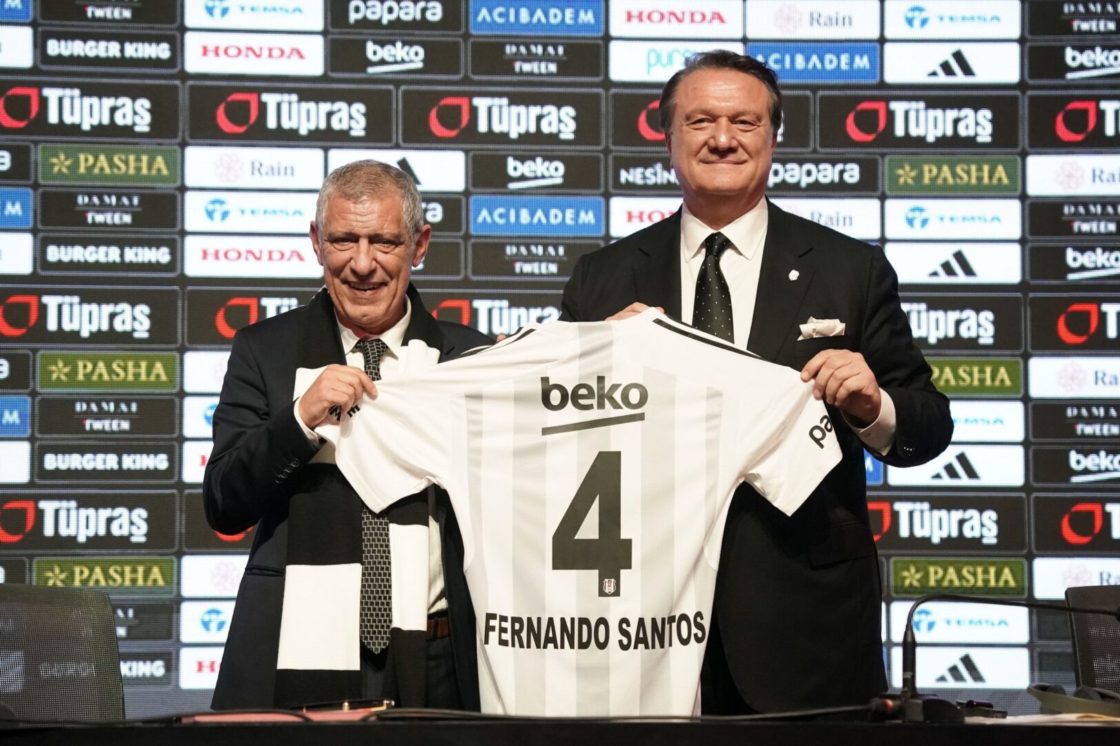 OFFICIEL : 3 mois après sa nomination, Fernando Santos est limogé par Besiktas !