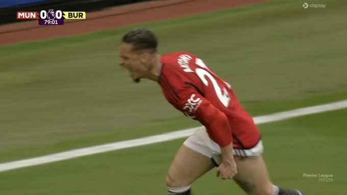 VIDEO : Antony marque enfin et fait trembler Old Trafford à 10 minutes de la fin