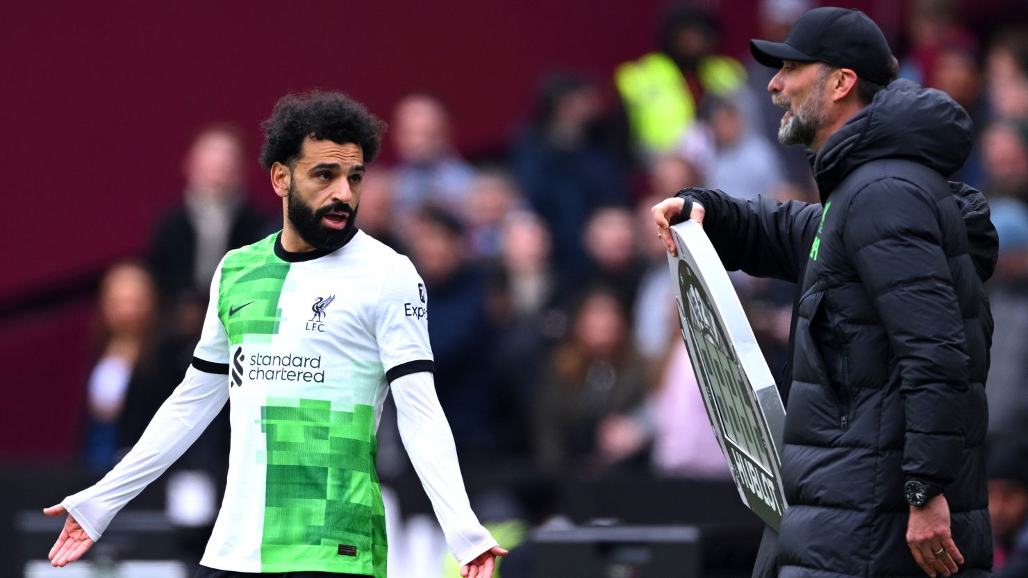  Ce qu'a fait Mohamed Salah à Klopp devant le stade à West Ham après la dispute, terrible !