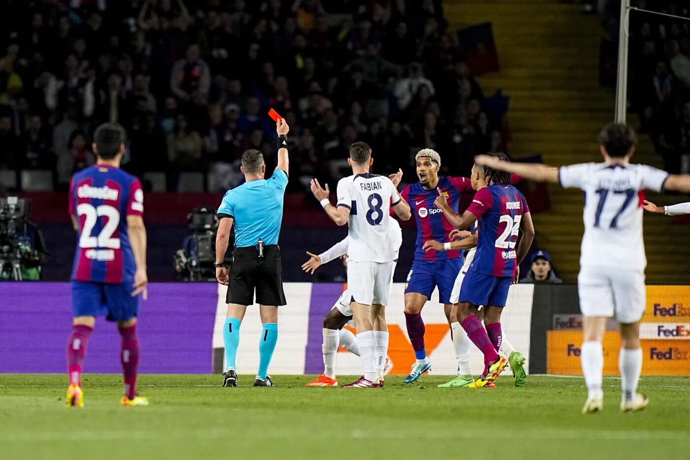 Barça-PSG : un cri au scandale sur le rouge de Ronald Araújo