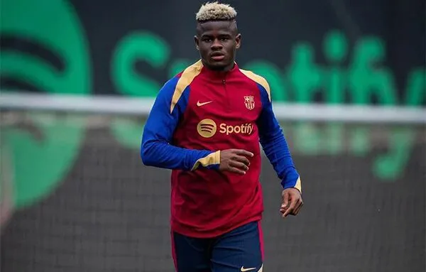Barça : La grosse loupe de l'OM sur Mikayil Faye 3 Xavi envisage de d'intégrer Mikayil Faye en équipe première