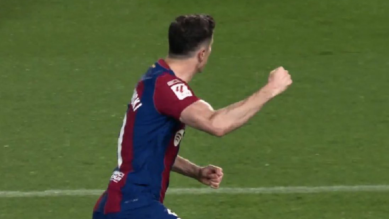 VIDEO : Robert Lewandowski remet le Barça à flot contre Valence avec un joli but