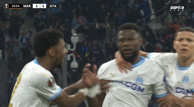 VIDEO : QUEL BUT ! À l’entrée de la surface adverse, CHANCEL MBEMBA hérite du ballon et enroule magnifiquement sa frappe