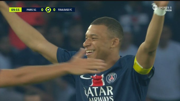 VIDEO : Pour son dernier match au Parc des princes sous les couleurs du PSG, Mbappé inscrit un sublime but !