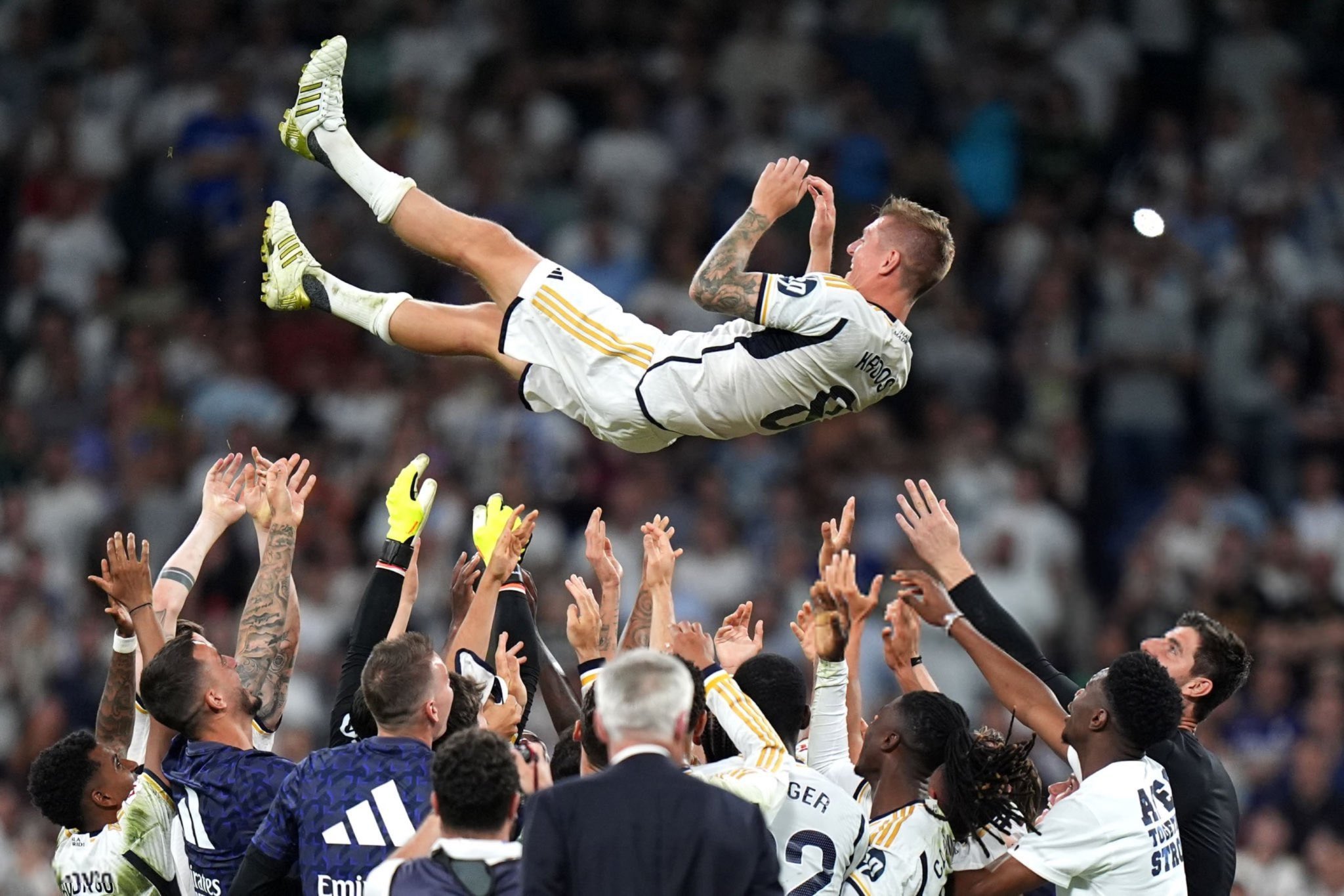     Real Madrid : L’hommage exceptionnel que le Bernabéu a rendu à Toni Kroos