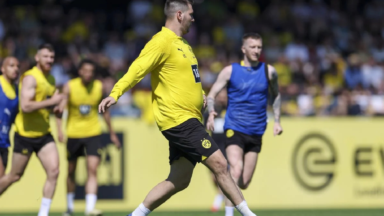À deux semaines du Real Madrid, le physique d’un taulier de Dortmund scandalise (PHOTO)