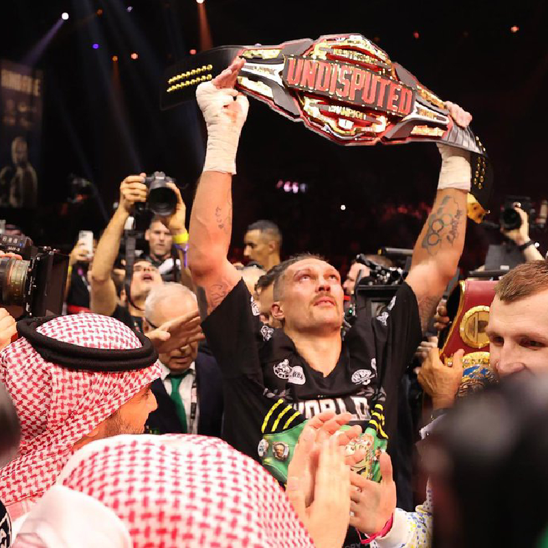 L'étrange raison des larmes d'Oleksandr Usyk en conférence de presse après Fury