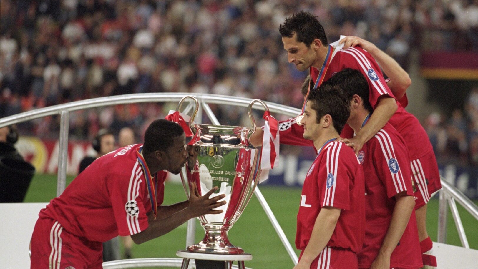 Voici le classements des 25 joueurs africains qui ont gagné la Ligue des champions 6 Samuel Kuffour (Ghana)