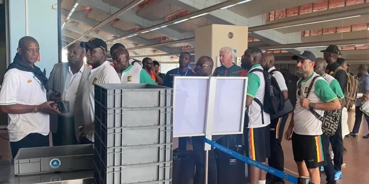 Voyage des Lions Indomptables en Angola, le cafouillage avec les deux staffs à l'aéroport
