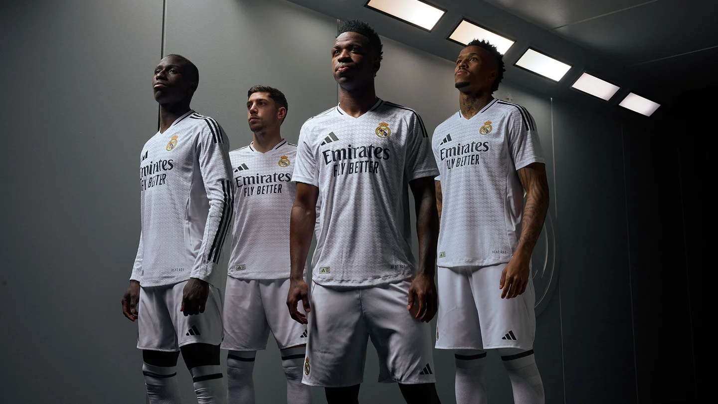 Real Madrid : Les images du nouveau maillot avec le flocage de Mbappé a fuité !