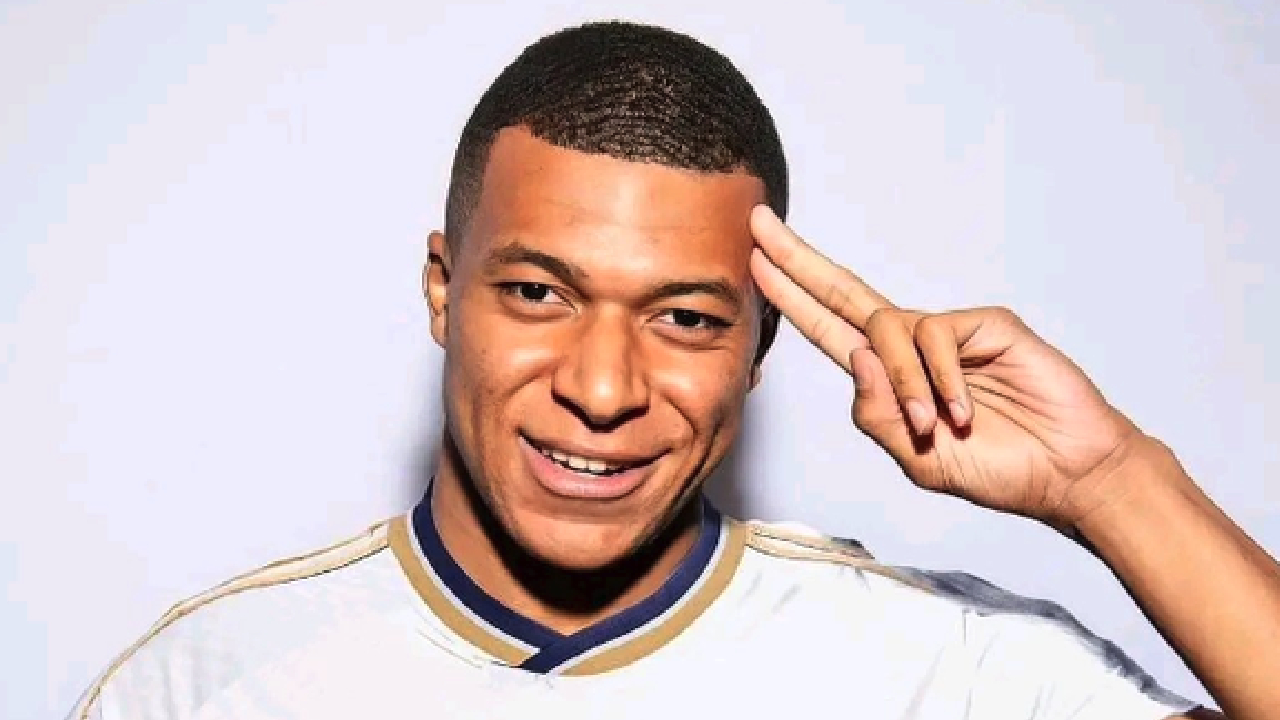 OFFICIEL : Le Real Madrid annonce la signature de Kylian Mbappé, la saga est terminée !