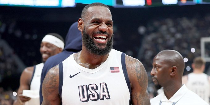 JO 2024 : la forte réaction de LeBron James désigné porte-drapeau des USA ! (vidéo) 2 JO 2024 : la forte réaction de LeBron James désigné porte-drapeau des USA ! (vidéo)