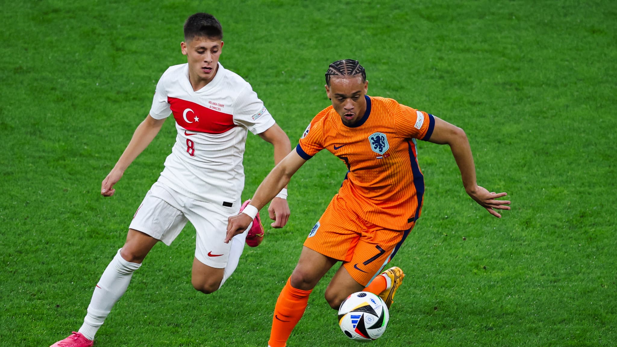 Xavi Simons et Arda Guler lors du quart de finale de l Euro Pays Bas Turquie 6 juillet 2024 1898860