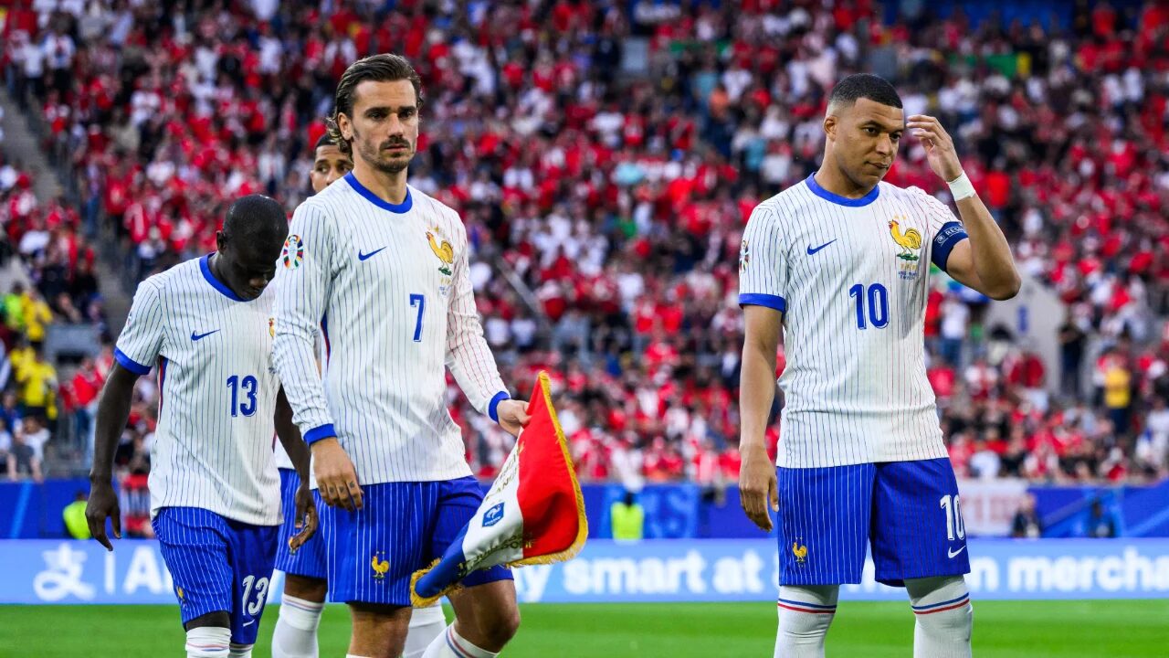 Euro 2024 : Griezmann et Mbappé se font massacrer par un ancien des Bleus !