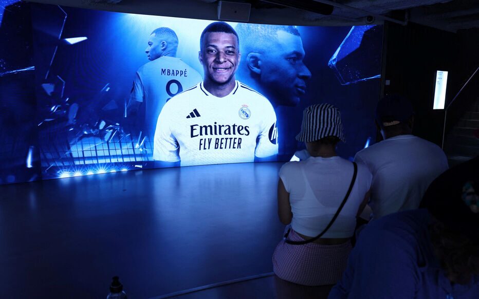 Real Madrid : La folle présentation de Mbappé attire une foule immense, un spectacle de superstar