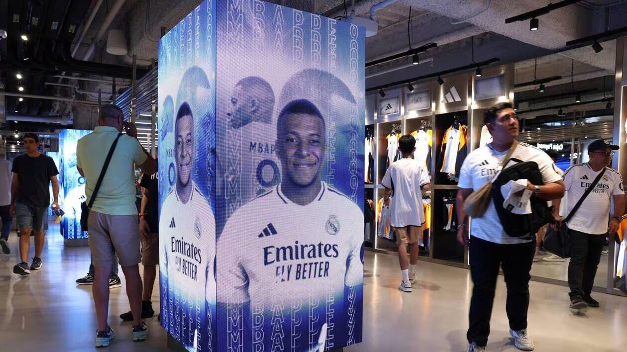 Real Madrid : La folle présentation de Mbappé attire une foule immense, un spectacle de superstar