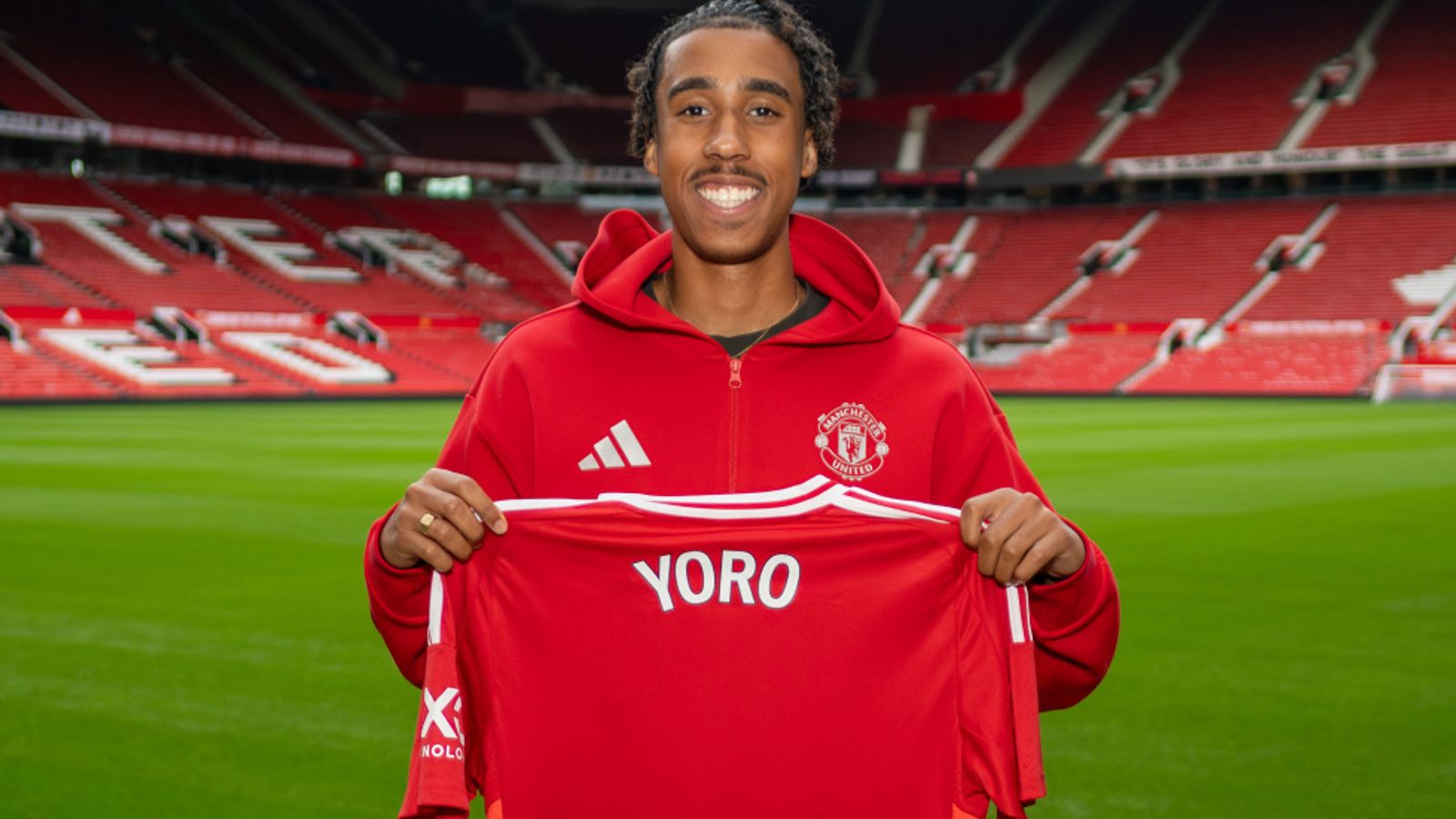 Après avoir snobé le Real pour Manchester United, Lenny Yoro (18 ans) balance : "Ils ont fait preuve..."