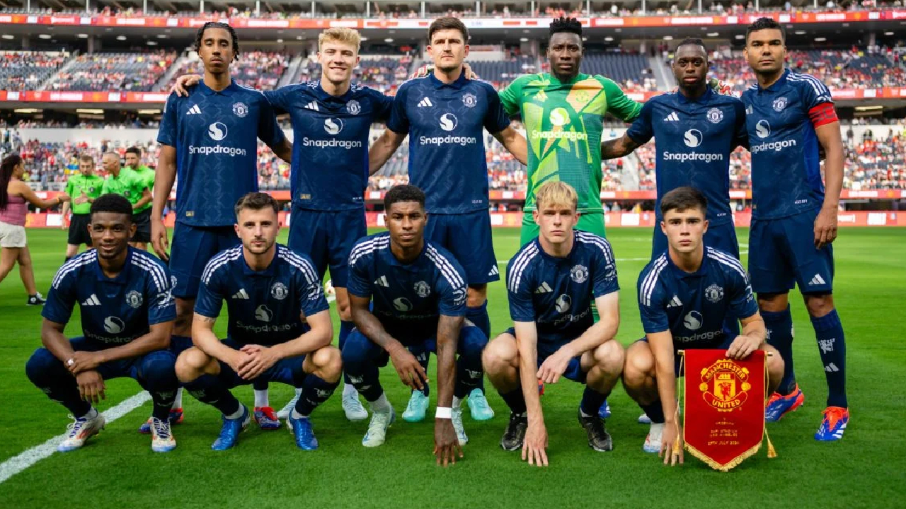 Recrue phare de l'été à Manchester United, Lenny Yoro vient de vivre une soirée amère du côté des USA pour la présaison. Aligné contre Arsenal pour son deuxième match avec les Mancuniens, le jeune Français s'en est tiré avec une blessure qui inquiète sérieusement.