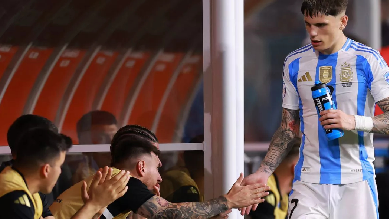 Preuve à l'appui, Alejandro Garnacho balance cash sur sa relation avec Messi après la Copa