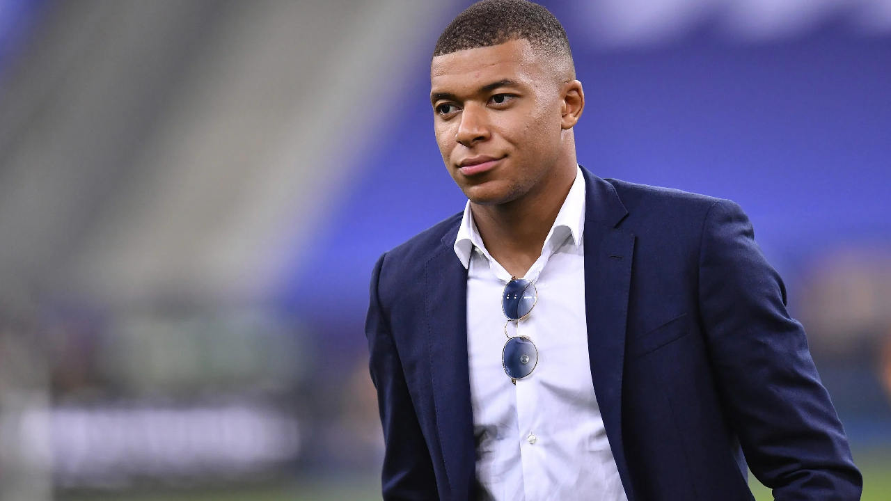 France : 14 jours après, Kylian Mbappé rachète le club de sa vie à un prix incroyable