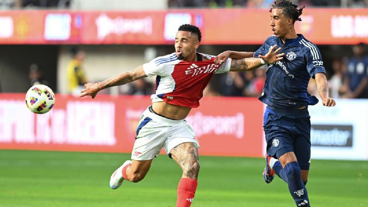 Manchester United : Terrible nouvelle pour Leny Yoro, la recrue à 60 millions d'euros encaisse gros