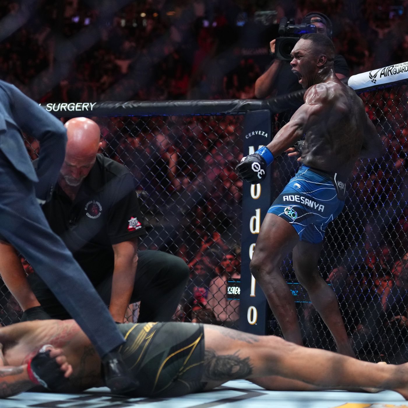 Étranglé et battu à l'UFC 305, Israël Adesanya tient finalement sa promesse 1 Étranglé et battu à l'UFC 305, Israël Adesanya tient finalement sa promesse