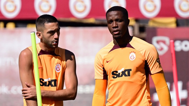 Défaite de Galatasaray : Okan Buruk critique sévèrement Ziyech et Zaha !
