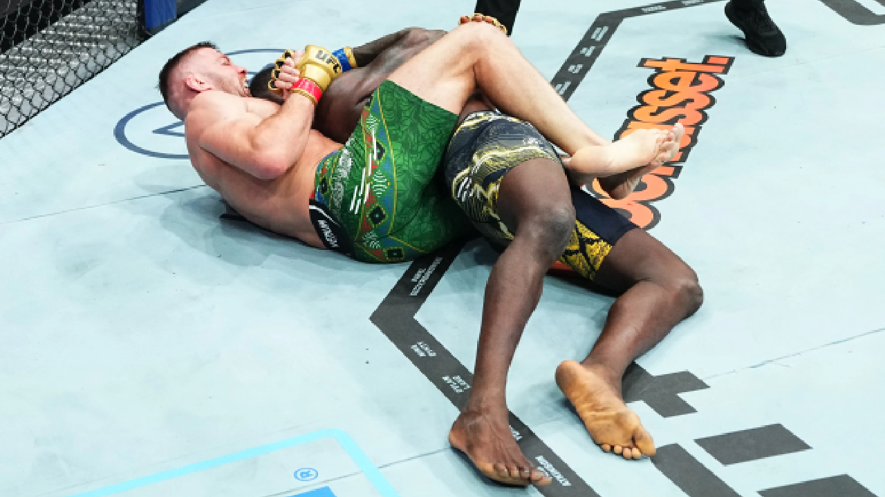 35h après l'humiliation à l'UFC 305, la terrible nouvelle tombe pour Israel Adesanya