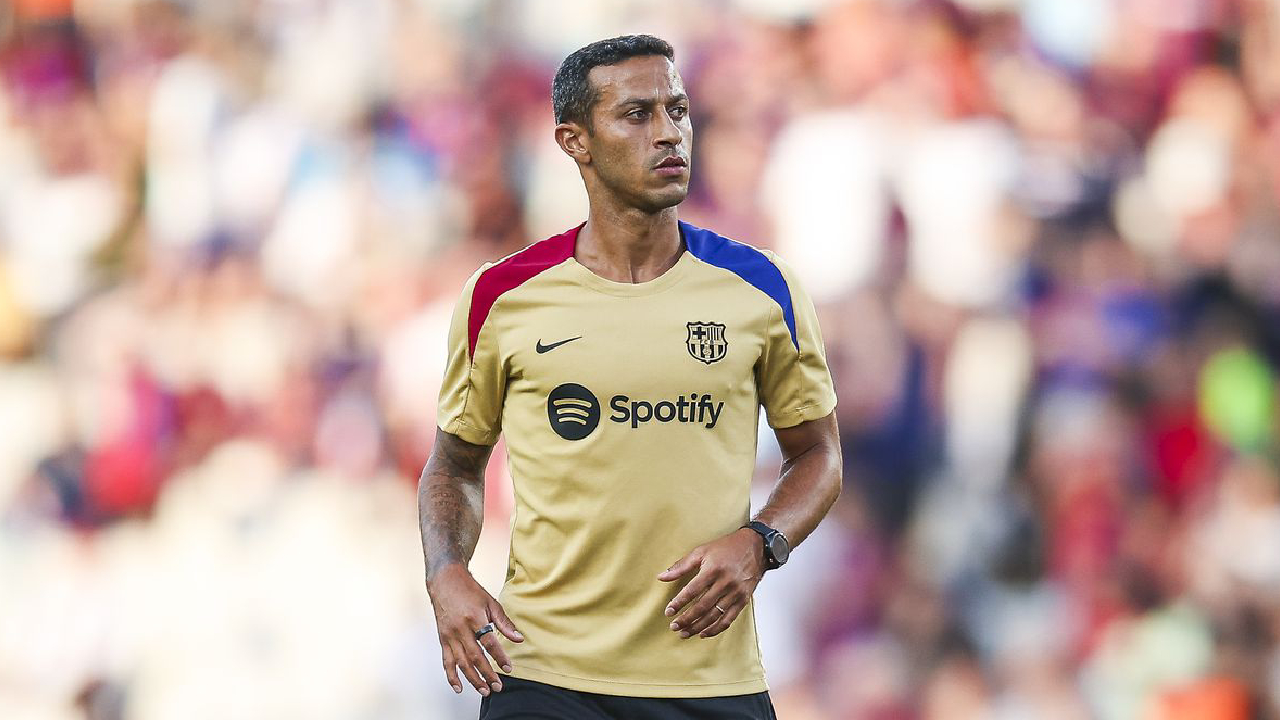 30 jours après, Thiago Alcantara quitte déjà le staff technique d'Hansi Flick au Barça
