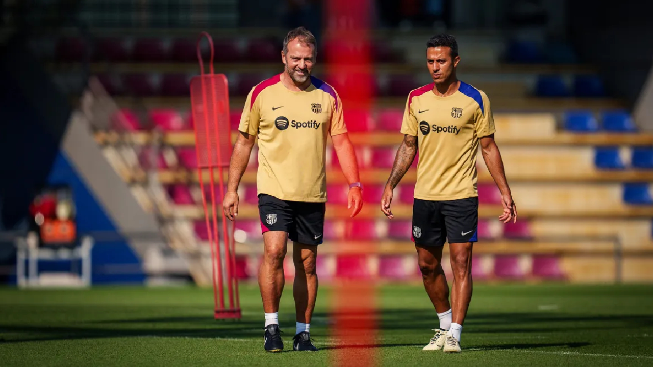 30 jours après, Thiago Alcantara quitte déjà le staff technique d'Hansi Flick au Barça