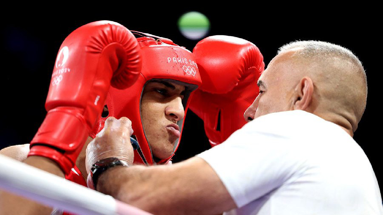 JO Paris 2024 - Boxe : 7 jours après, Israel Adesanya surprend incroyablement Imane Khelif