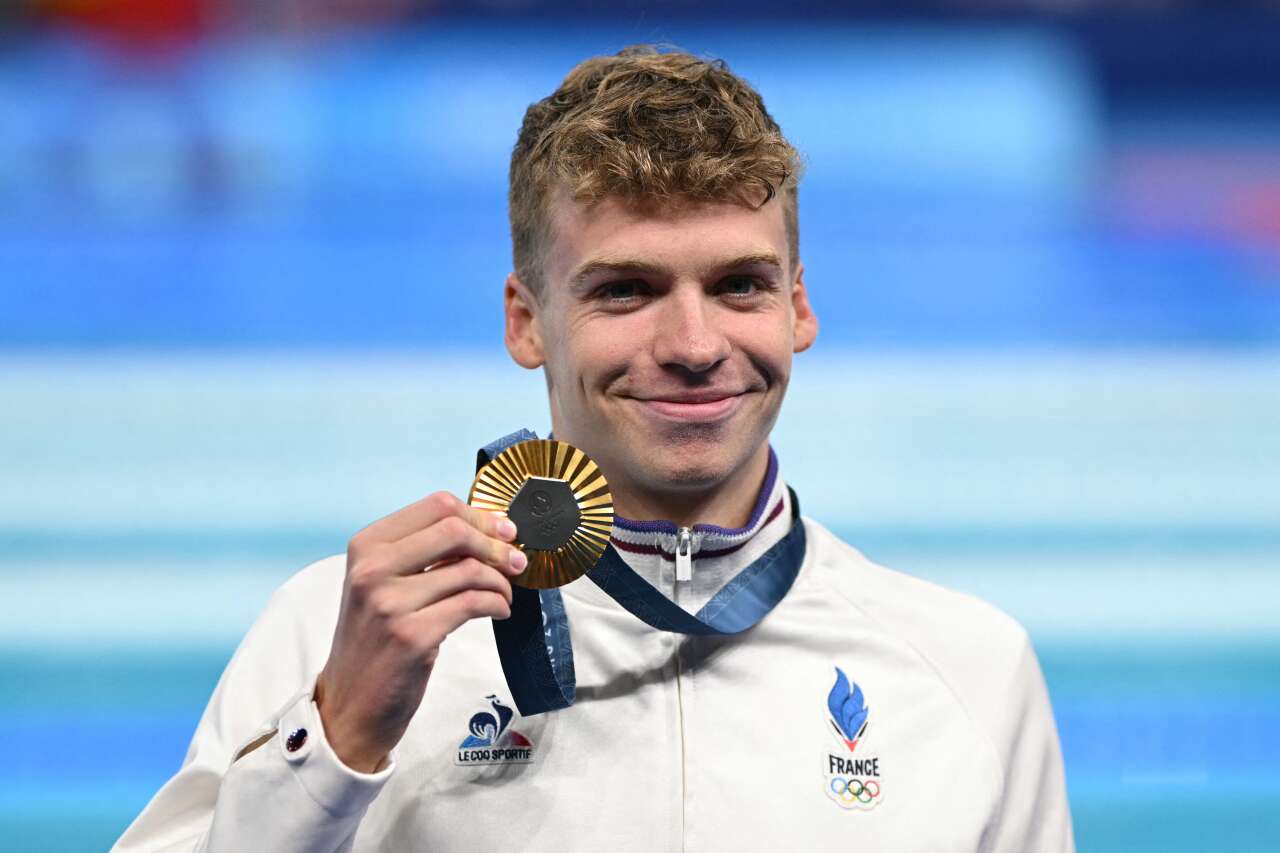 Léon Marchand fait sensation avec un record incroyable aux JO Paris 2024
