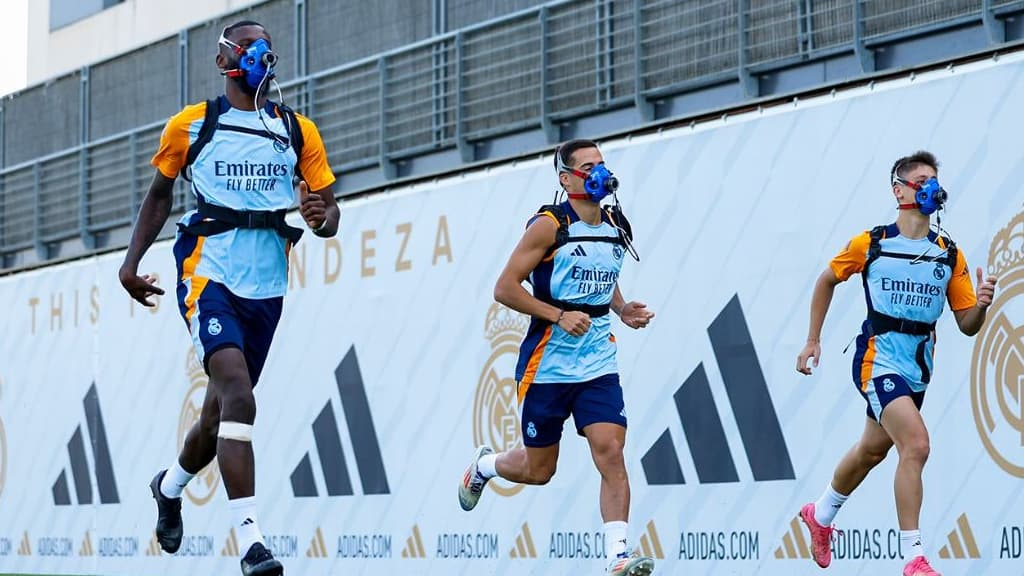Les joueurs du Real Madrid s'entraînent avec un masque, découvrez pourquoi