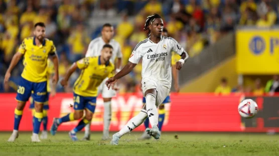 Real Madrid : Ancelotti fait un choix surprenant entre Vinicius et Mbappé pour les penaltys
