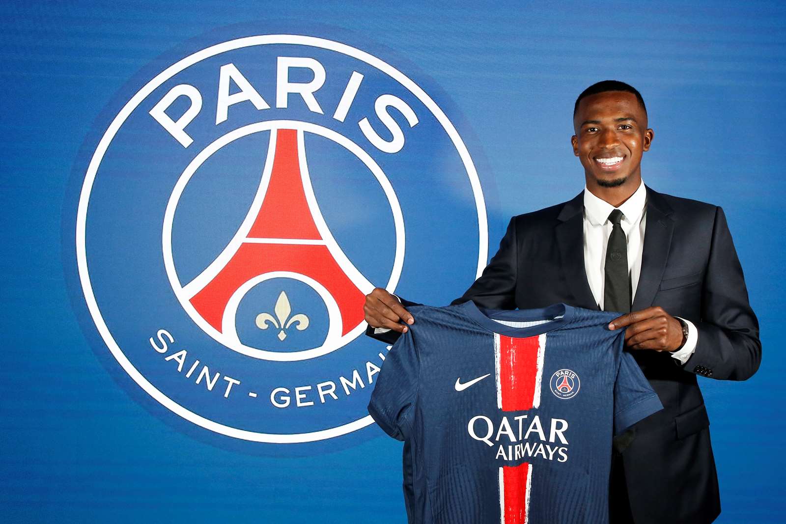 Transfert : Le PSG annonce officiellement l'arrivée d'un crack, il a coûté 45 millions d'Euros