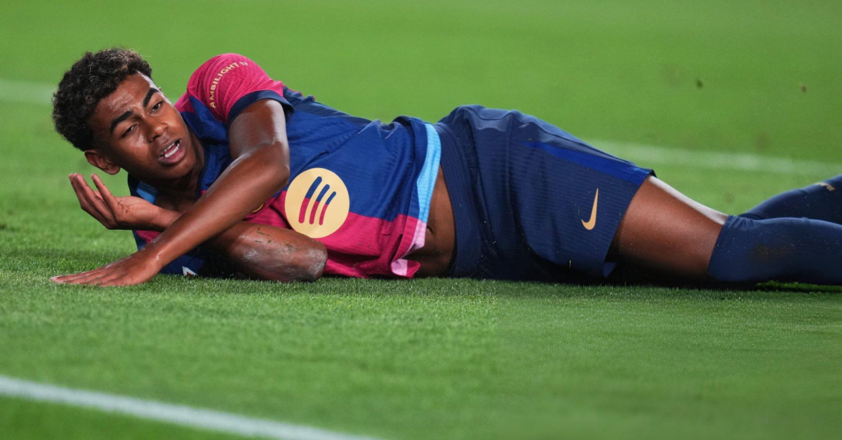 FC Barcelone : La très mauvaise nouvelle tombe pour Flick, Yamal aperçu blessé à sa sortie du stade