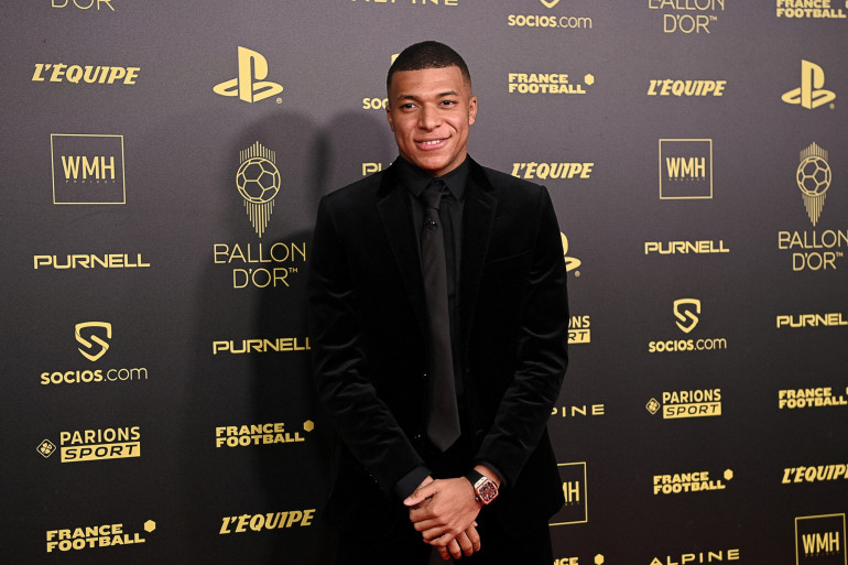 Mbappé talonne Thierry Henry dans la course au Ballon d’Or 1 Mbappé talonne Thierry Henry dans la course au Ballon d’Or