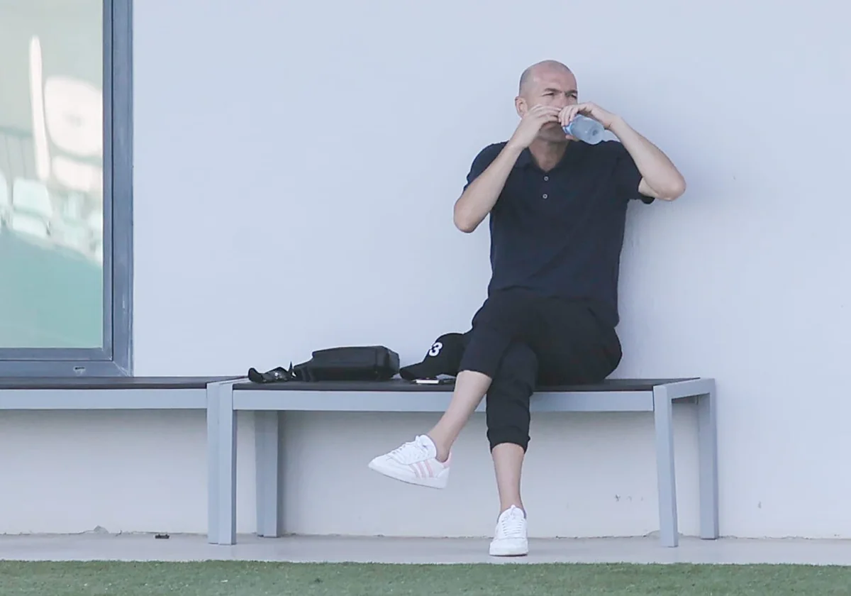 Zinedine Zidane fait son grand retour à l'entraînement ! 1 Zinedine Zidane fait son grand retour à l'entraînement !