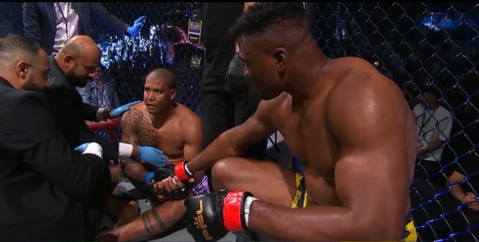 La folle vidéo de Francis Ngannou devant Cristiano Ronaldo affole la toile ! 1 La folle vidéo de Francis Ngannou devant Cristiano Ronaldo affole la toile !