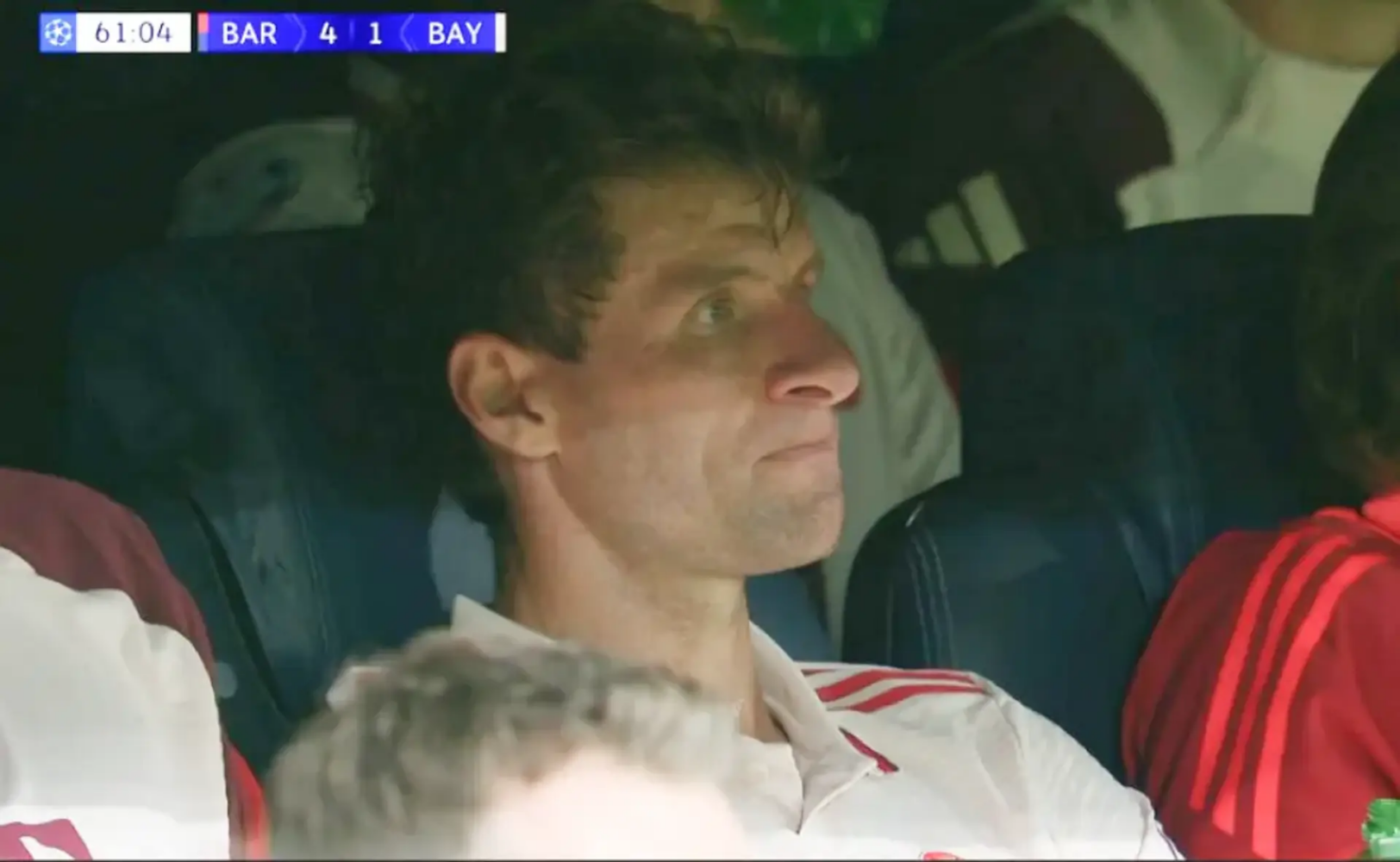 Video : déçu et agacé, la folle réaction de Thomas Müller sur le banc 