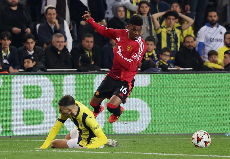 Les images d’Amad Diallo contre Fenerbahçe enflamment les supporters de Man Utd 1 Les images d’Amad Diallo contre Fenerbahçe enflamment les supporters de Man Utd