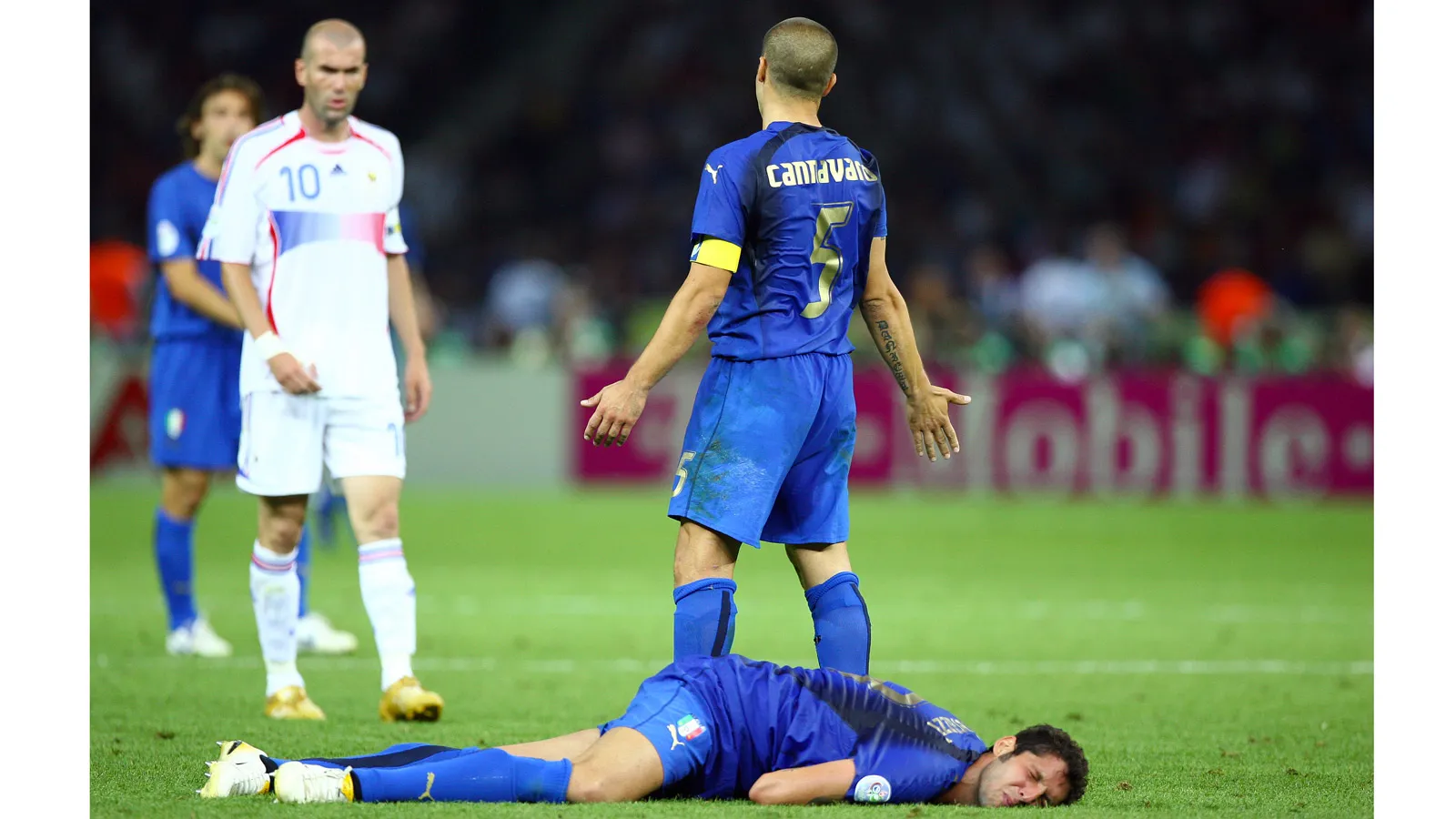 "Sincèrement, je n’ai rien..." Materazzi se lache sur Zidane, blanche tout