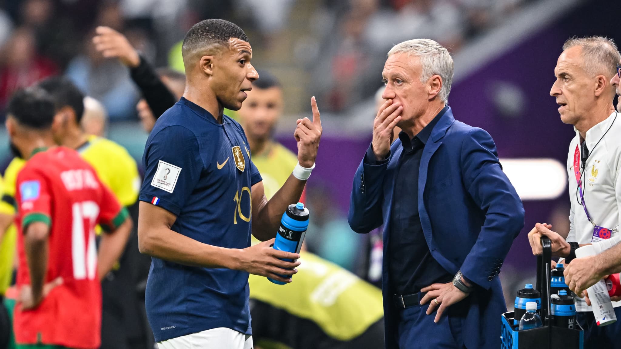 Kylian Mbappe et Didier Deschamps 1541149
